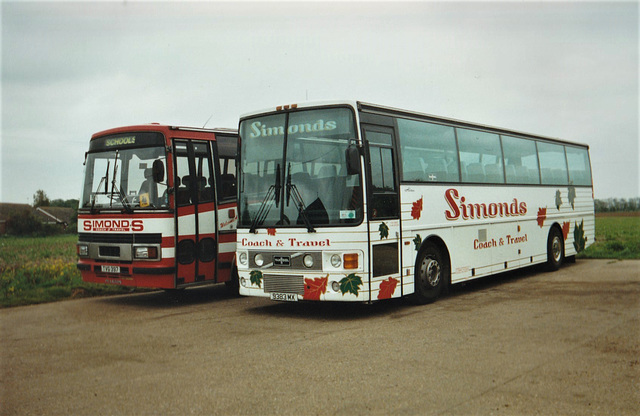 Simonds Coaches TVG 397 (OBX 454Y) and 9383 MX (G41 SAV) at Botesdale – 8 May 1999 (412-32) Simonds Coaches TVG 397 (OBX 454Y) and 9383 MX (G41 SAV) at Botesdale – 8 May 1999 (412-32)
