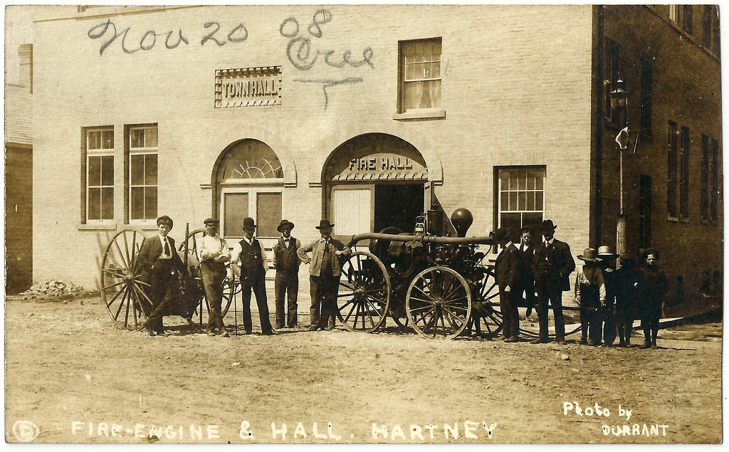 MN0609 HARTNEY - FIRE HALL & ENGINE