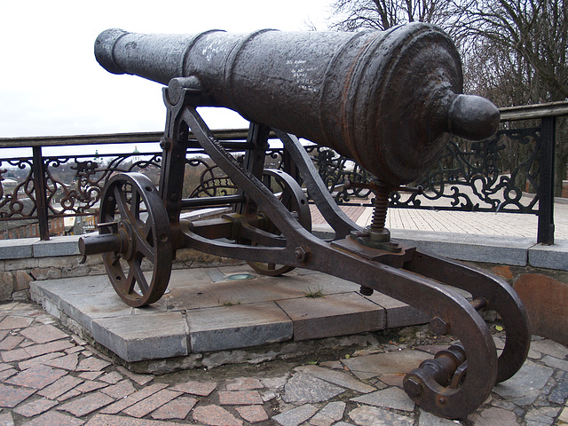 Чернигов, Пушка в парке Детинец / Chernigov, Cannon in the Park of Detinets