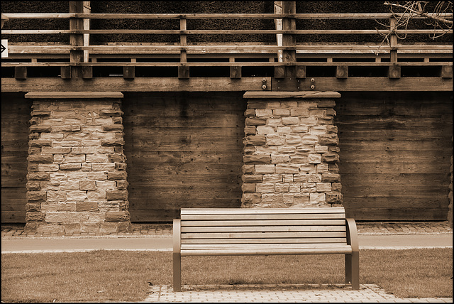 Zaun, Bank, Mauer.