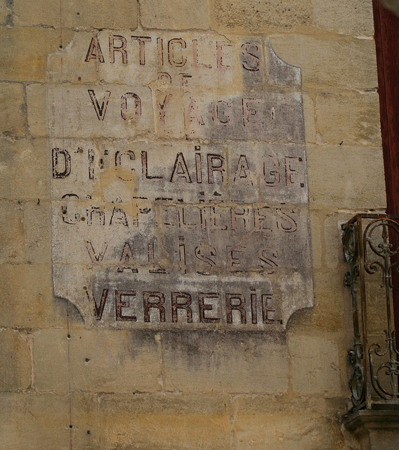 Vieille publicité peinte murale (St Foy la grande 33)