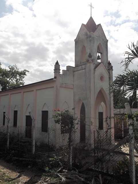 Clôture et église