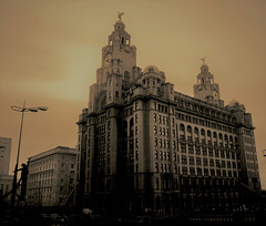 Liverpool: Liver Birds.