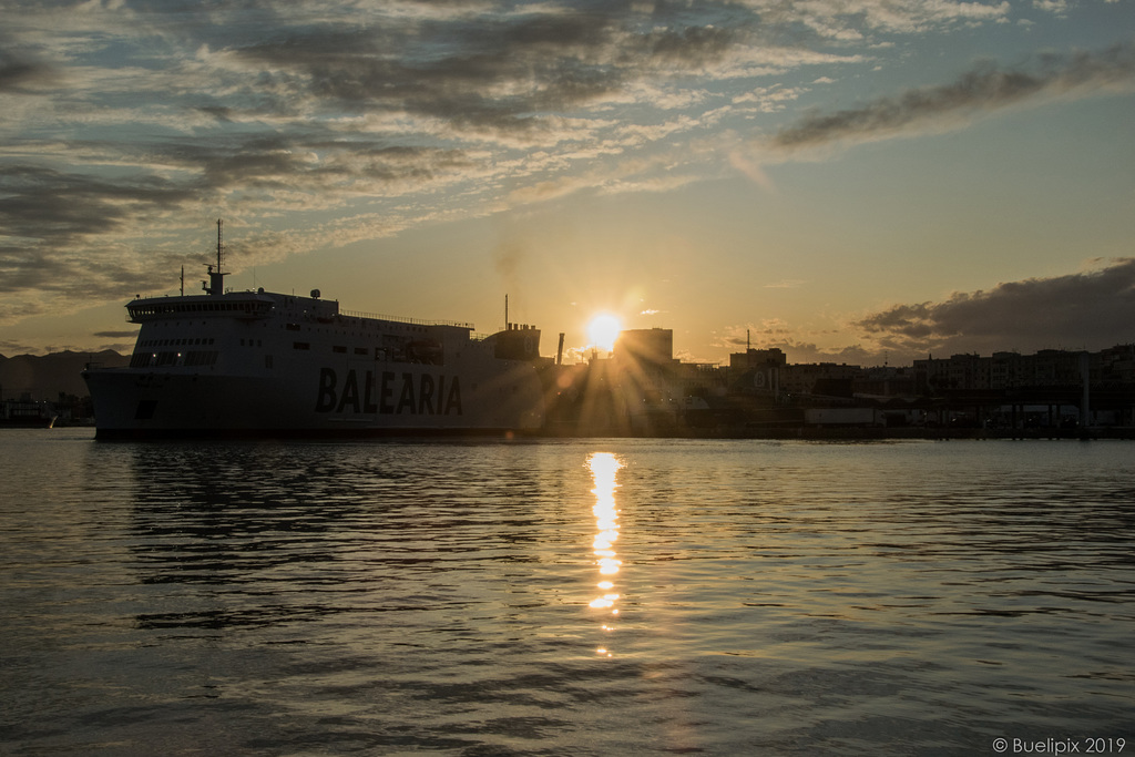 abends am Hafen von Malaga (© Buelipix)