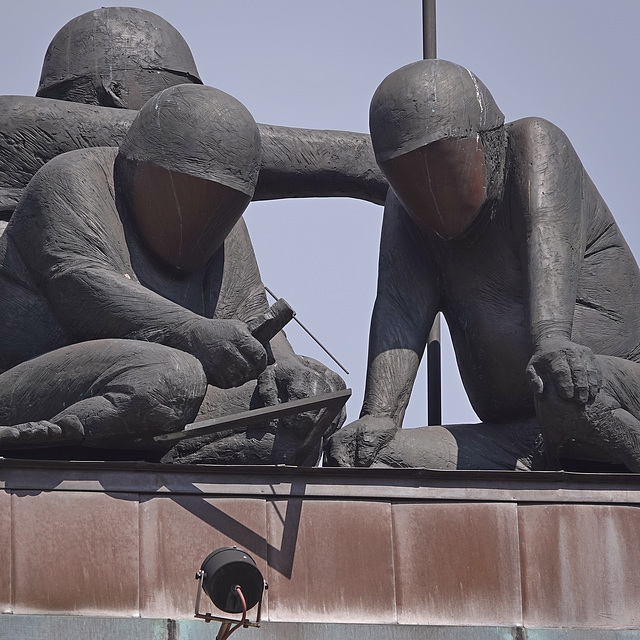 Schweißer hoch oben  - welding men high up on the "Börse"