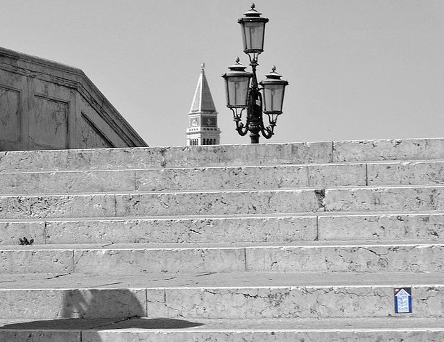 ... aux marches du palais ...