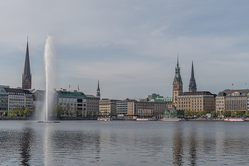 Blick über die Binnenalster ...