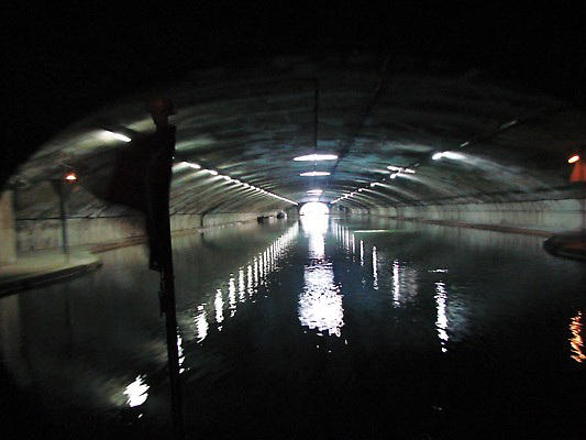 #16Underwater Tunnel boat ride