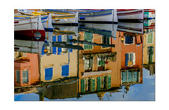 Les reflets s'enracinent dans les eaux du miroir aux oiseaux.
