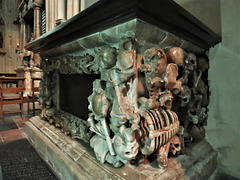 canterbury cathedral (187) c17 tomb of dean fotherby +1619, covered in skulls and bones