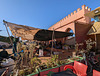 Marché marocain partiellement ombragé