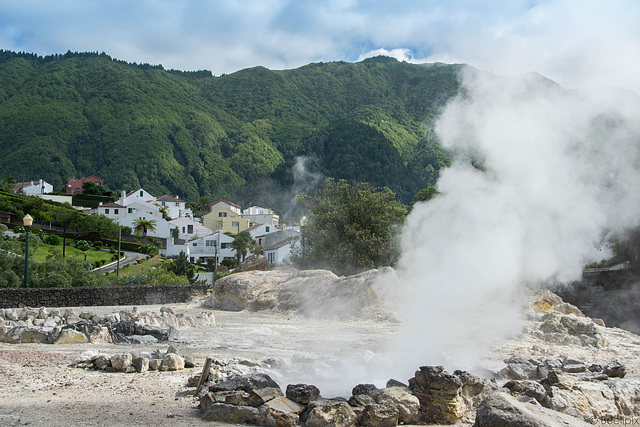 Heisswasser vor der Haustüre: Caldeiras das Furnas (© Buelipix)