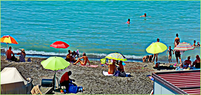 Ombrelloni a Punta Vagno - spiaggia libera