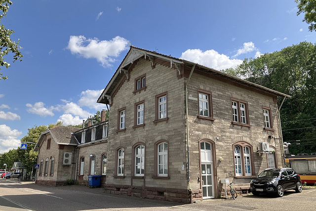 Ein ergrötzlicher Bahnhof