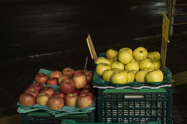 Apples sold at a shop