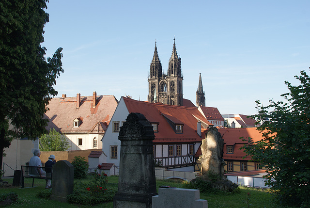 Ruhebank im Schatten