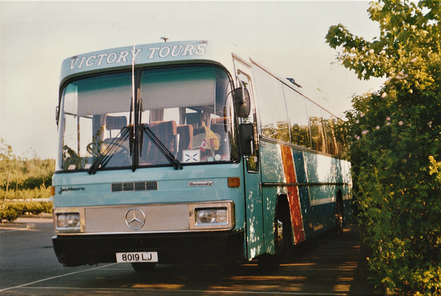 Adams Bros (Victory Tours) 8019 LJ) at the Post House, Histon, Cambridge – 26 May 1989 (86-9)