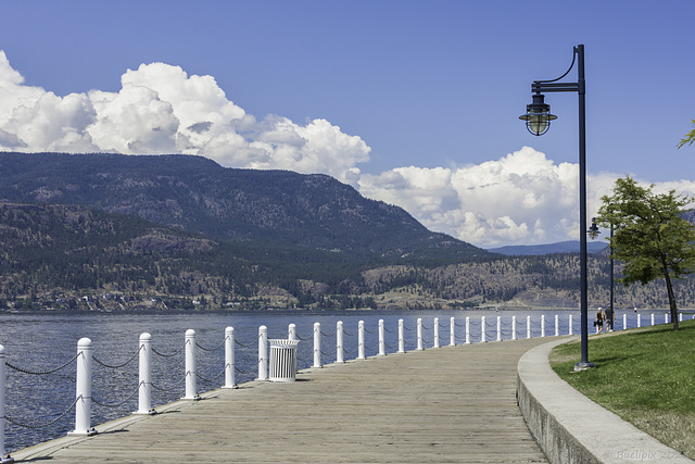 Simpson Walk - Waterfront Promenade ...  P.i.P. (© Buelipix)