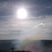 Volcan fumant et soleil ardent