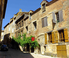 Rue ensoleillée (Bergerac..vieille ville)