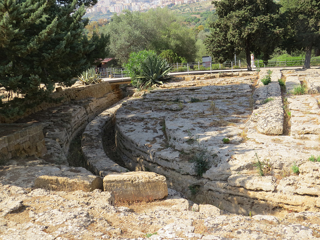 Sous l'autel d'Hercule