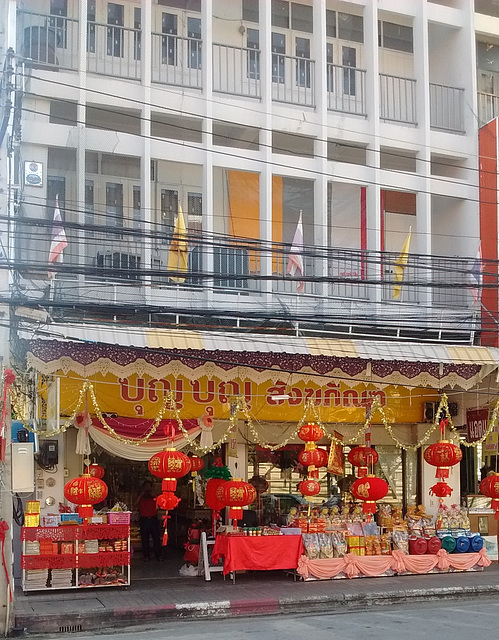 Balcons sur commerce électrique
