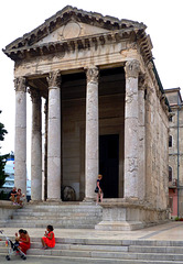HR - Pula - Temple of Augustus