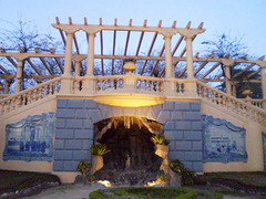 Pergola and artifitial grotto.