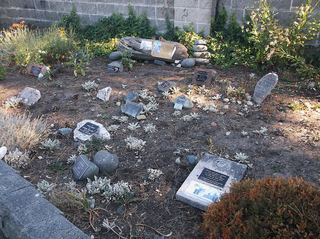 Un cimetière insulaire d'une rare unicité / An island cemetery of a rare uniqueness