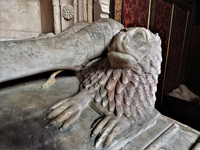 strelley church, notts;   c16 tomb of john de strelley +1501; lion