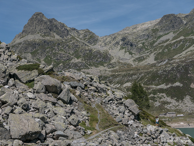 Steiniger Wanderweg am Lago Di Stuetta