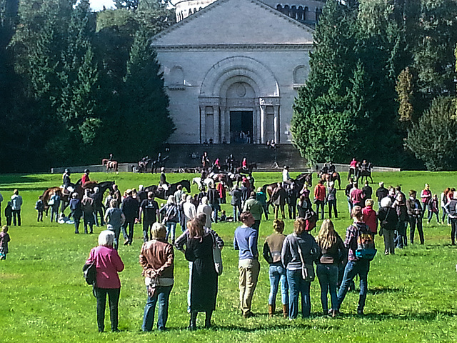 20150926 134421Hw [D~SHG] Schleppjagd, Mausoleum, Bückeburg