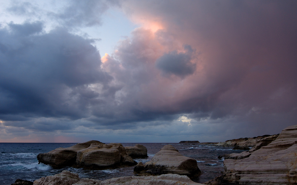 An un-threatening sky