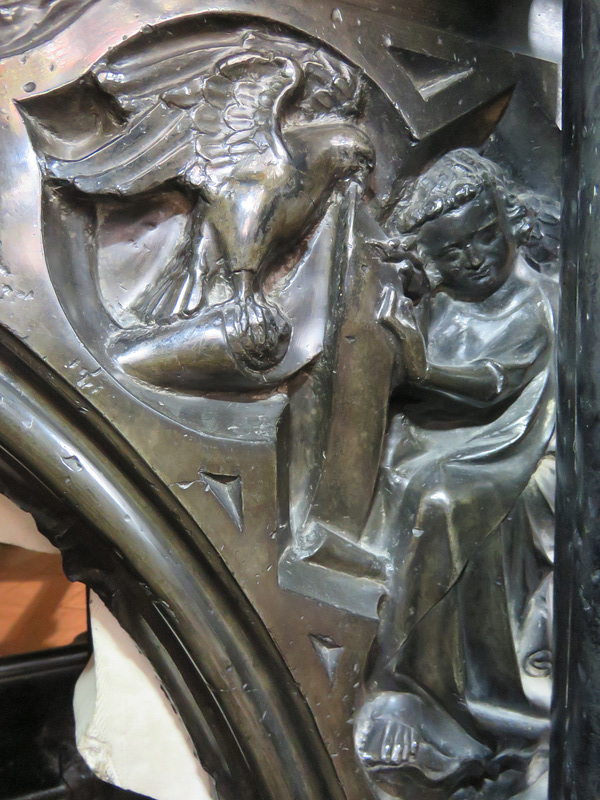 canterbury cathedral (140) angel with scroll and eagle detail of c14 tomb of archbishop meopham +1333