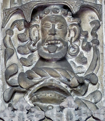 strelley church, notts;   c16 tomb of john de strelley +1501;saracen's head crest on canopy