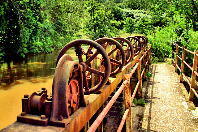 # 25 Rust on the weir!