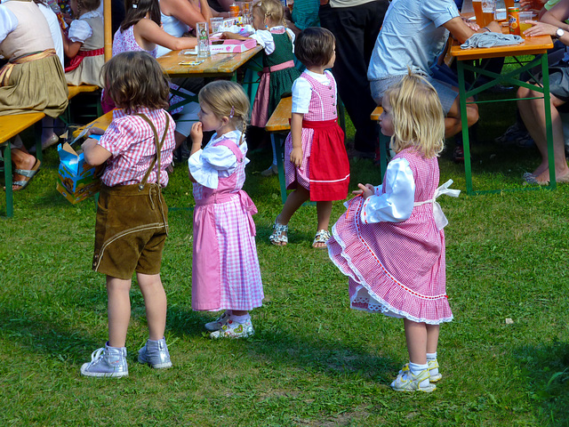 2011.08.28 - La Villa festa campestre, tutti con il vestito della domenica