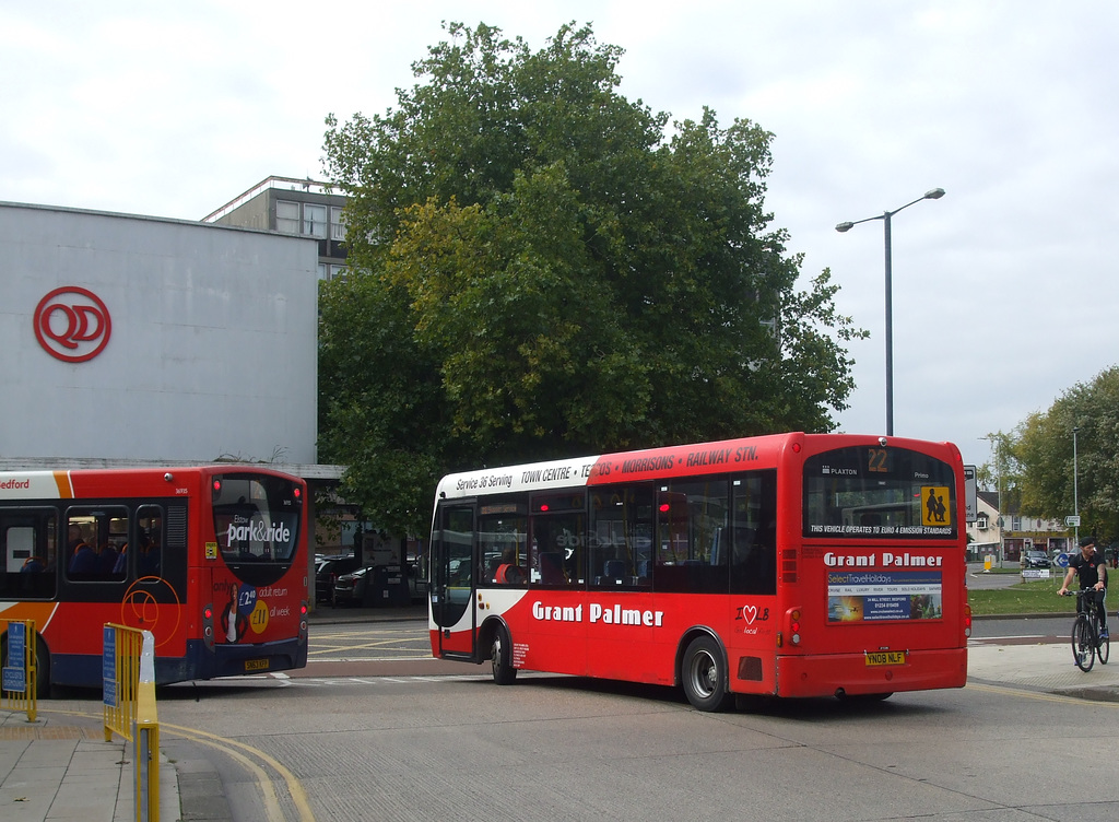 DSCF5665 Grant Palmer YN08 NLF in Bedford - 7 Oct 2016