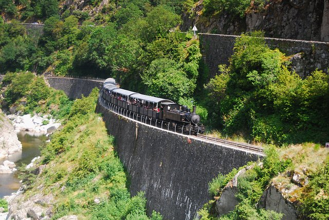 Train runs next to a very long fence! Train runs next to a very long fence!