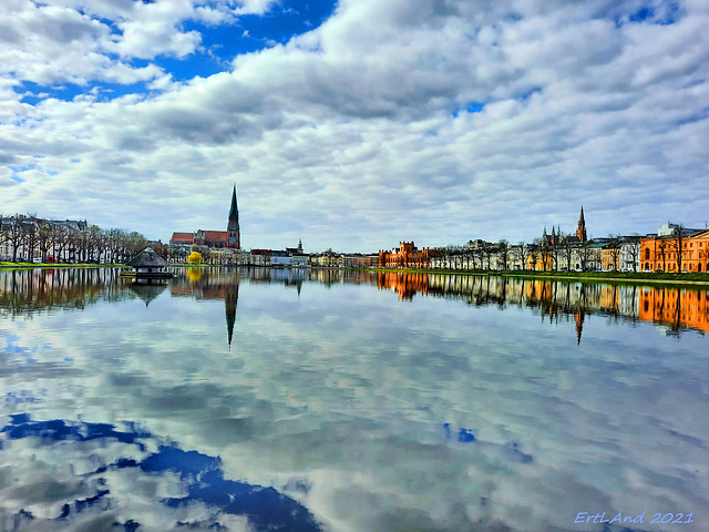 Pfaffenteich Nordufer mit Blick zum Dom