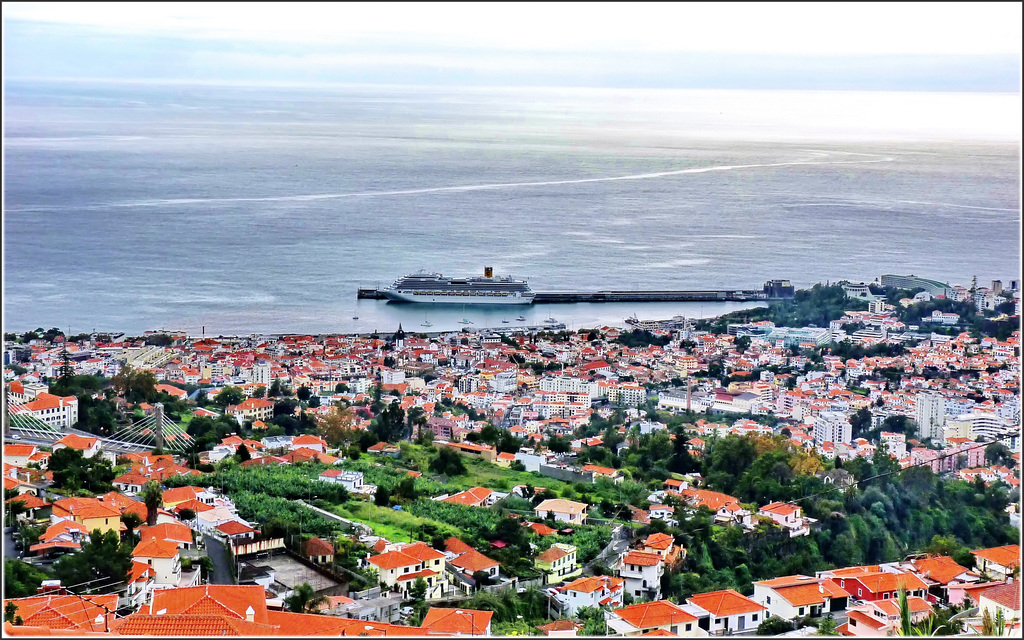 Funchal : la giornata a Madeira sta per finire, tra poco Costa Serena parte per il Brasile.
