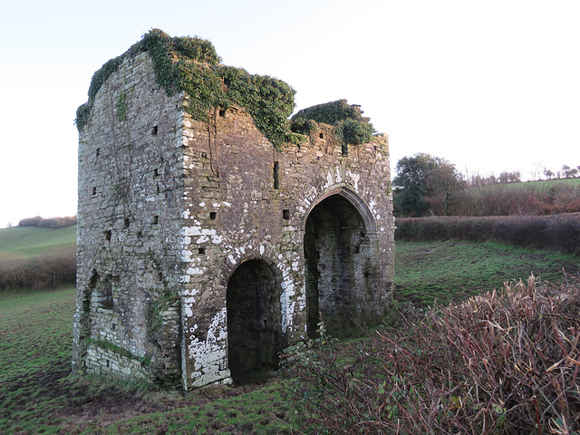 gatehouse, cornworthy augustinian priory, c15, devon  (3)