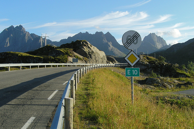 Drive to bridge across Kåkersundet strait