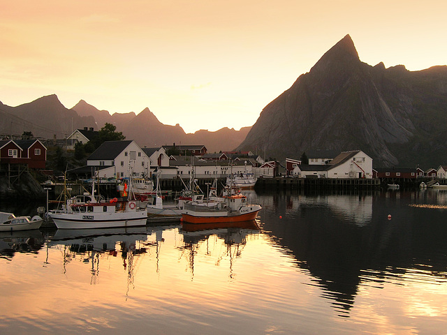 Golden hour at Skagen bay, Hamnoya island near Reine