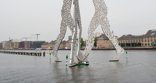 Berlin Osthafen Molecule Man (#2643)