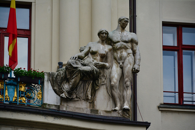 Prague 2019 – Broad-shouldered people