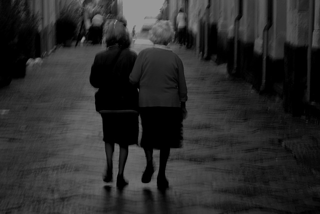 Spaziergang der alten Freundinnen