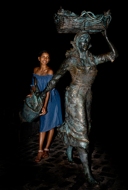 Monumento a la Pescadora....  Porto de la Cruz