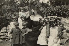 Lüneburg 1934: Zwillinge mit Benediktinerin