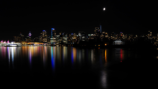 Vancouver by night, handhold... leaning on a stone wall!